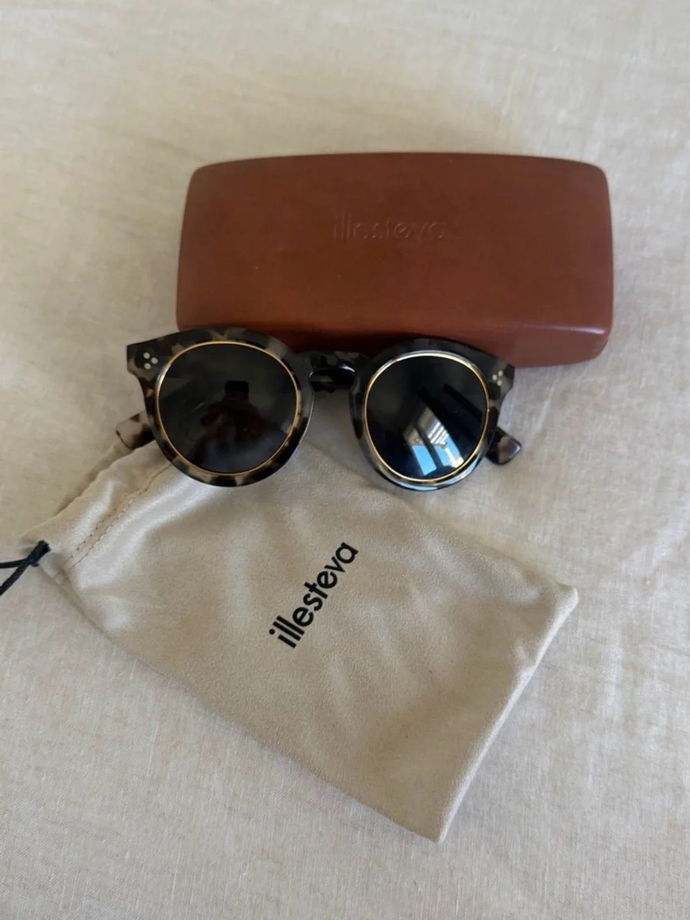 IllestevaTortoiseshell Frame Sunglasses with Black Lenses